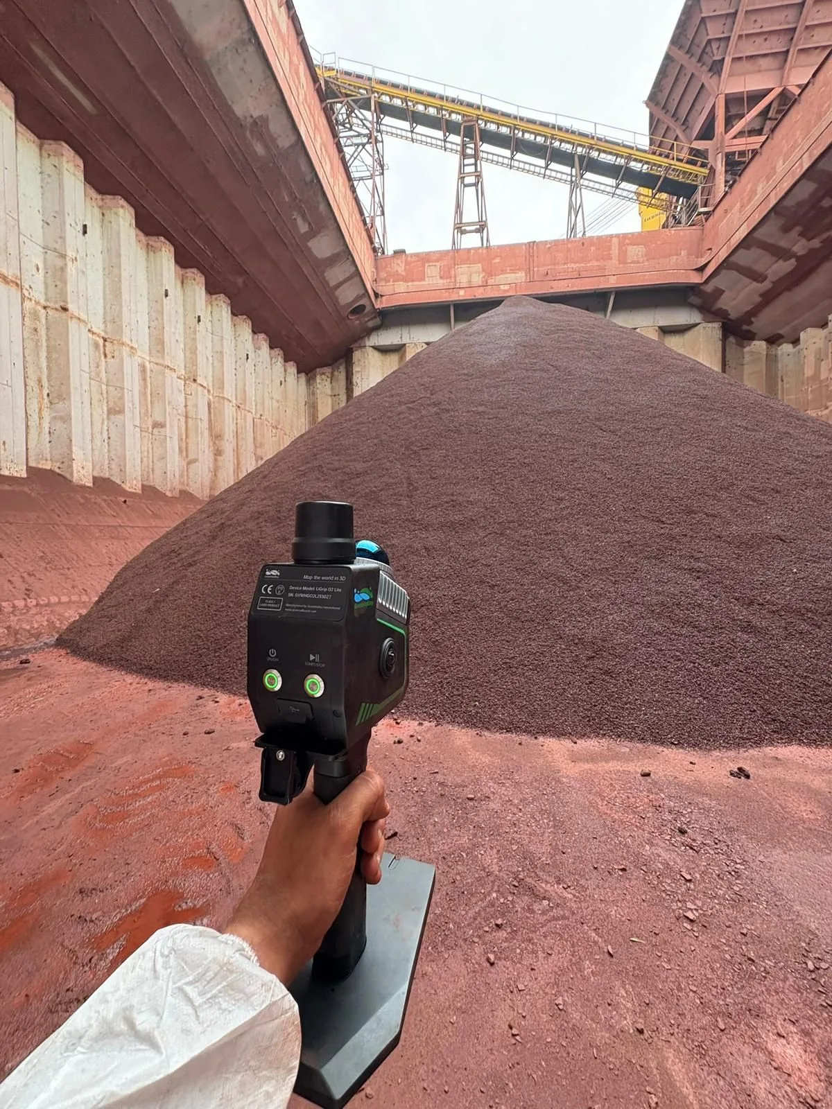 Escaneo LiDAR SLAM en barco POTIGUAR para cálculo de volumetría de mineral de hierro